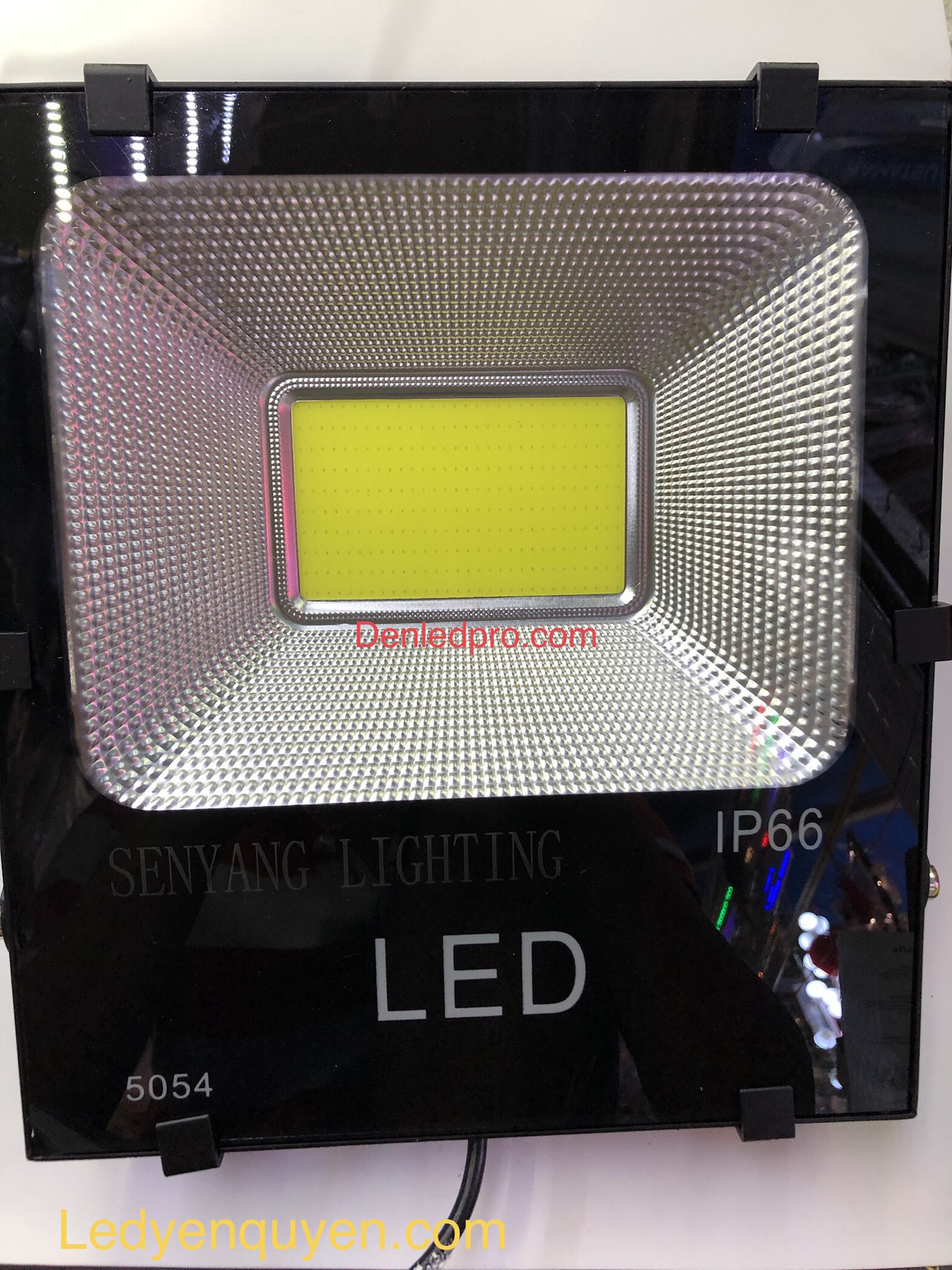 Äèn Pha LED 200W Senyang Light  Äèn Pha LED 200W Senyang Light