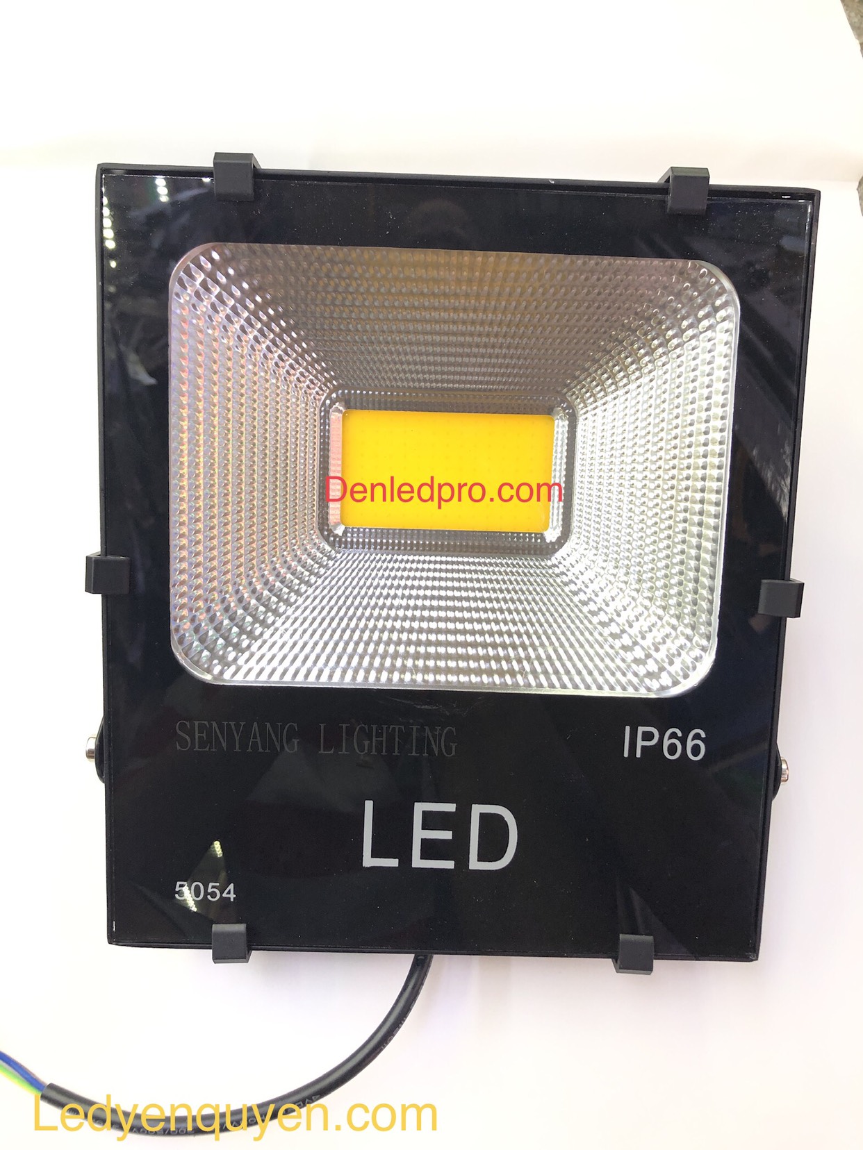 Äèn Pha LED 100W Senyang Light  Äèn Pha LED 100W Senyang Light