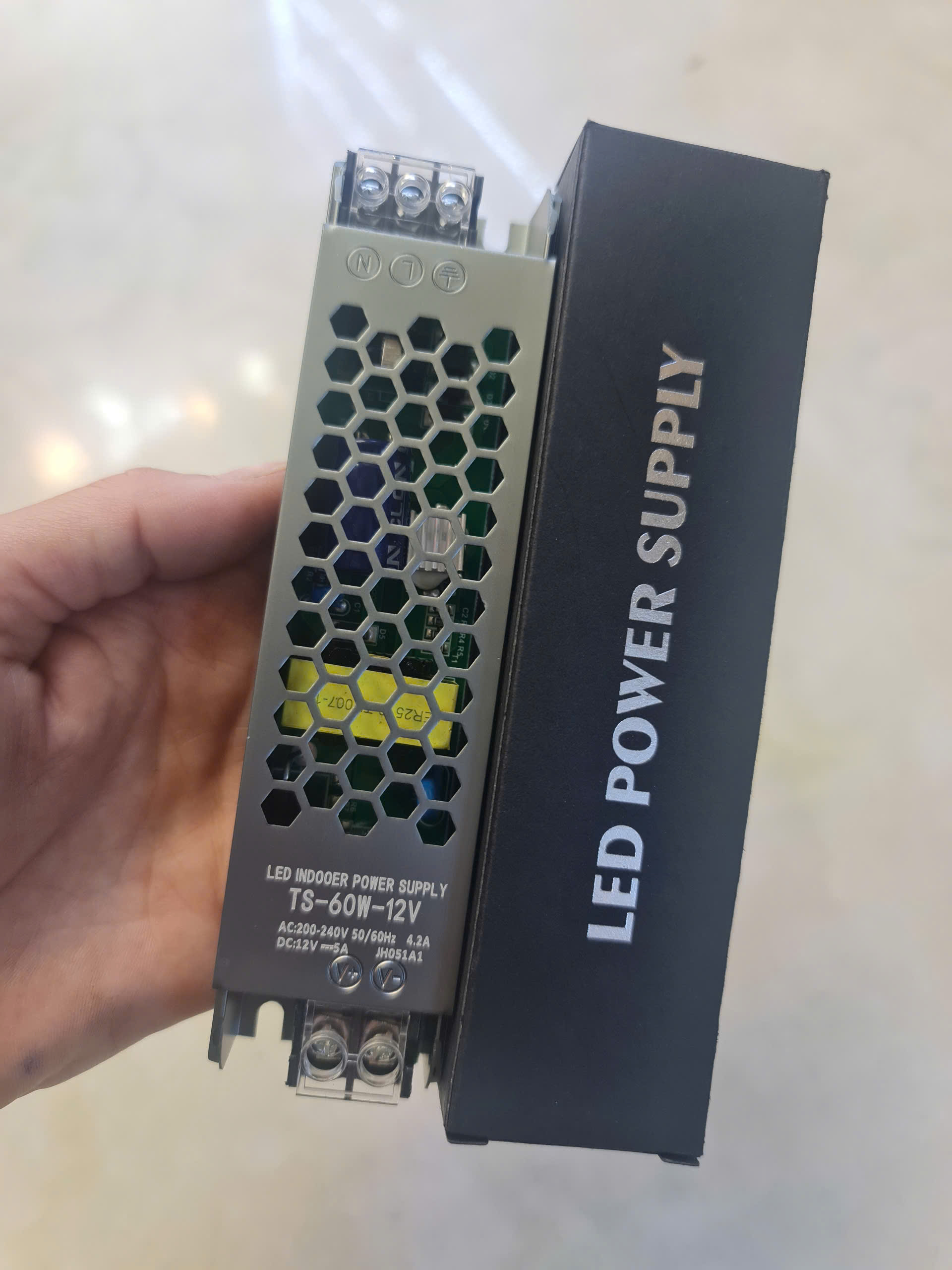 nguon-mong-12v-5a-60w